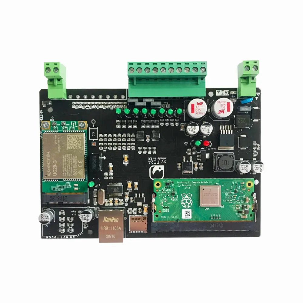 Siyah lehim maskeli LTE + Compute Module kartı
